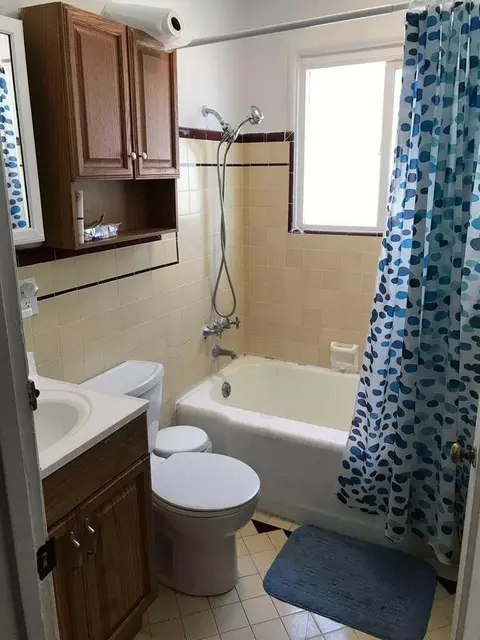 Bath - 152 S 35th St, Richmond, CA 94804 photo 3 of 3
