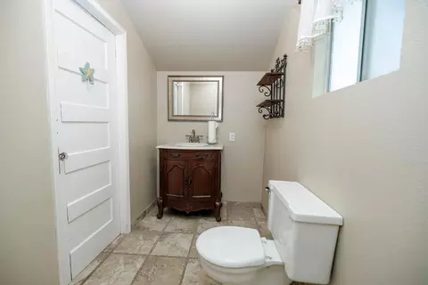 Bath - 202 Hackberry Ave, Modesto, CA 95354 photo 1 of 6