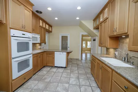 Kitchen - 202 Hackberry Ave, Modesto, CA 95354 photo 4 of 6
