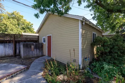 Exterior - 202 Hackberry Ave, Modesto, CA 95354 photo 11 of 20