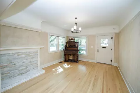 Living - 202 Hackberry Ave, Modesto, CA 95354 photo 2 of 11