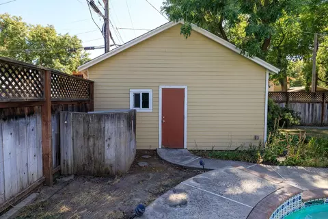 Exterior - 202 Hackberry Ave, Modesto, CA 95354 photo 10 of 20
