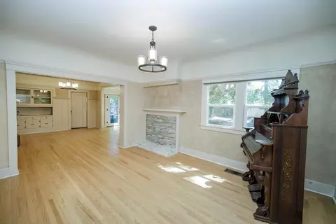 Living - 202 Hackberry Ave, Modesto, CA 95354 photo 4 of 11