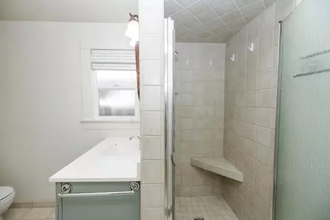 Bath - 202 Hackberry Ave, Modesto, CA 95354 photo 4 of 6