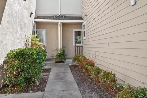 10625 Eastertown Ln, Dublin, CA 94568 photo 3