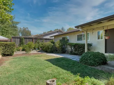 Exterior - 4605 Ladera Way, Carmichael, CA 95608 photo 5 of 8