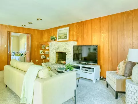 Living - 4605 Ladera Way, Carmichael, CA 95608 photo 4 of 6