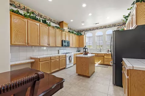 Kitchen - 609 Meyers Ave, Gridley, CA 95948 photo 2 of 3