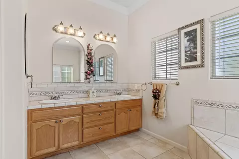 Bath - 609 Meyers Ave, Gridley, CA 95948 photo 4 of 6