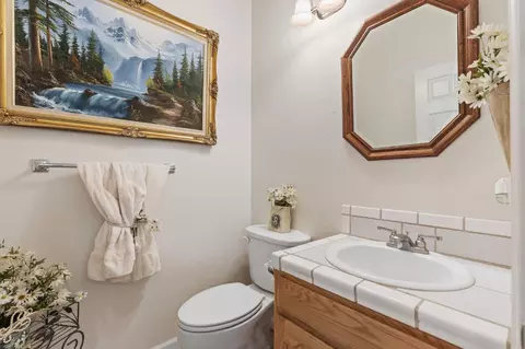 Bath - 609 Meyers Ave, Gridley, CA 95948 photo 2 of 6