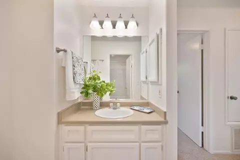 Bath - 2128 Bueno Dr #15, Davis, CA 95616 photo 1 of 3