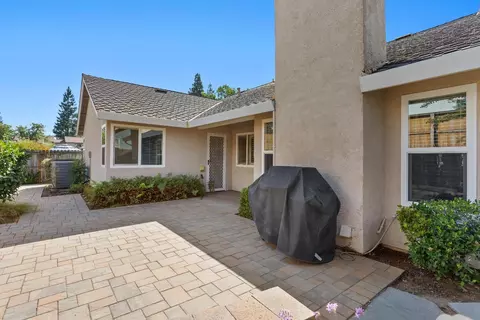 Exterior - 4032 Alex Ln, Carmichael, CA 95608 photo 5 of 7