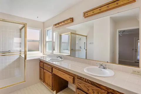 Bath - 4032 Alex Ln, Carmichael, CA 95608 photo 2 of 2