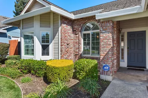 Exterior - 4032 Alex Ln, Carmichael, CA 95608 photo 3 of 7