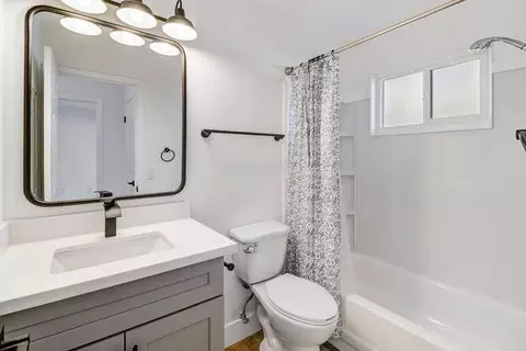 Bath - 5643 Whitney Ave, Carmichael, CA 95608 photo 5 of 6