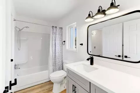 Bath - 5643 Whitney Ave, Carmichael, CA 95608 photo 3 of 6