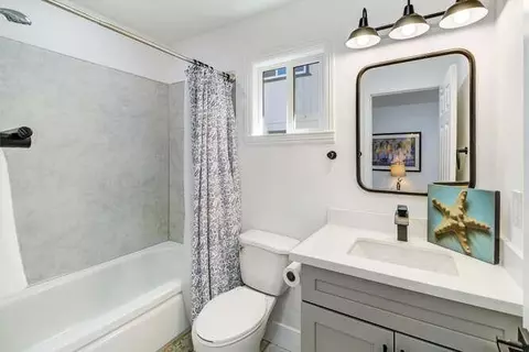 Bath - 5643 Whitney Ave, Carmichael, CA 95608 photo 6 of 6