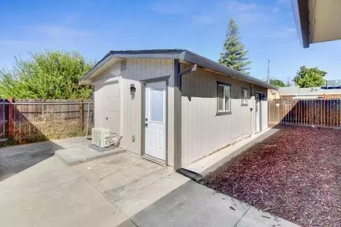 Exterior - 5643 Whitney Ave, Carmichael, CA 95608 photo 8 of 12