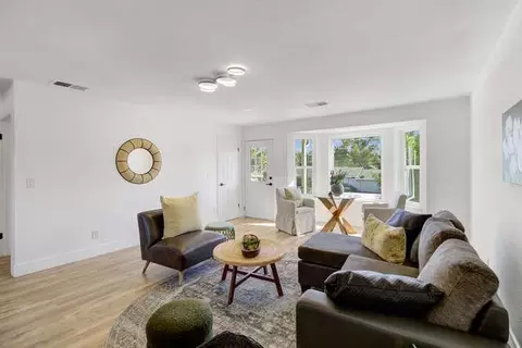 Living - 5643 Whitney Ave, Carmichael, CA 95608 photo 4 of 9