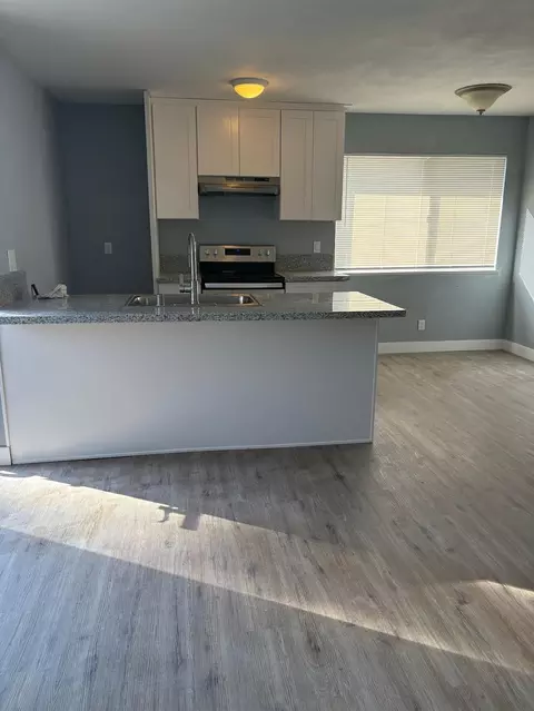 7416 Franklin Blvd #4, Sacramento, CA 95823