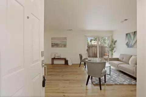 Entry Way - 414 Cherry Ln #A, Manteca, CA 95337 photo 1 of 2