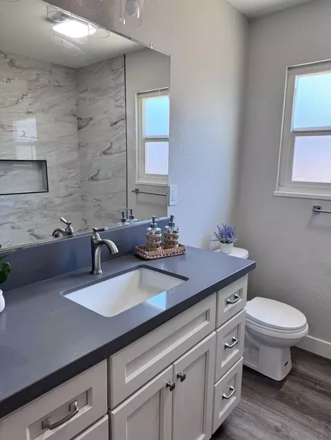 Bath - 2720 Dale Ave, Ceres, CA 95307 photo 2 of 3