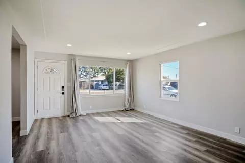 Living - 2720 Dale Ave, Ceres, CA 95307 photo 1 of 2
