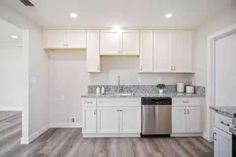 Kitchen - 2720 Dale Ave, Ceres, CA 95307 photo 2 of 3