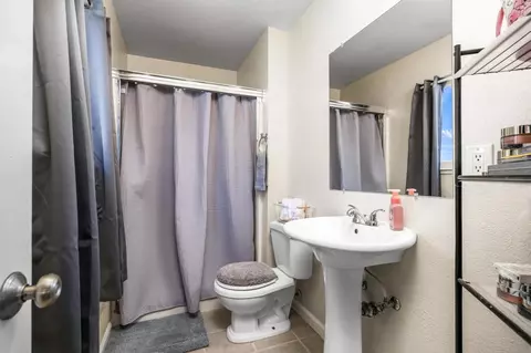 Bath - 731 Dixie Ln, Ripon, CA 95366 photo 1 of 2