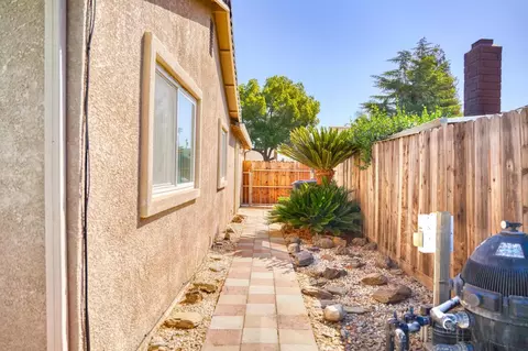 Exterior - 731 Dixie Ln, Ripon, CA 95366 photo 6 of 7