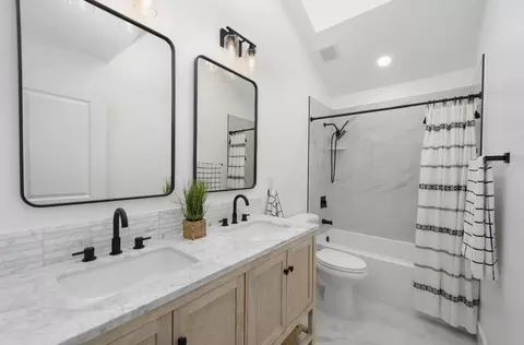 Bath - 4045 Grover Ct, Carmichael, CA 95608 photo 4 of 5