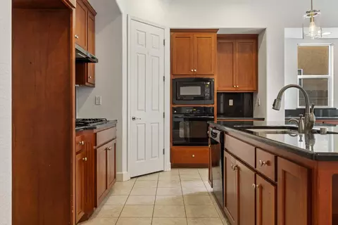 1072 Glen Abbey Dr, Manteca, CA 95336 photo 23