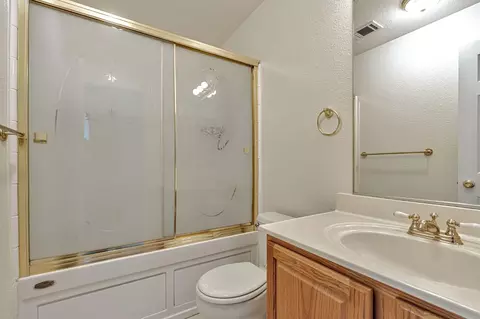 Bath - 440 Eider Dr, Patterson, CA 95363 photo 2 of 3