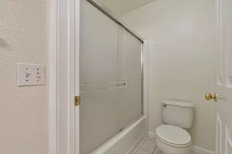 Bath - 440 Eider Dr, Patterson, CA 95363 photo 1 of 3