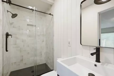 Bath - 11338 Randolph Rd, Wilton, CA 95693 photo 3 of 4