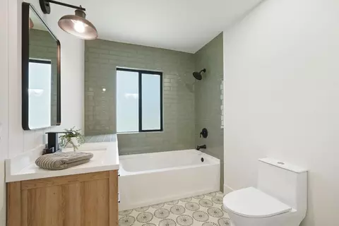 Bath - 11338 Randolph Rd, Wilton, CA 95693 photo 2 of 4
