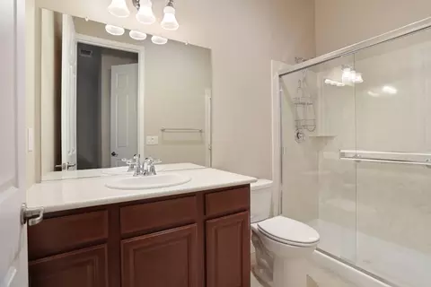 Bath - 2679 Glen Echo Ln, Manteca, CA 95336 photo 4 of 4