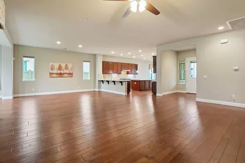 Living - 2679 Glen Echo Ln, Manteca, CA 95336 photo 2 of 5