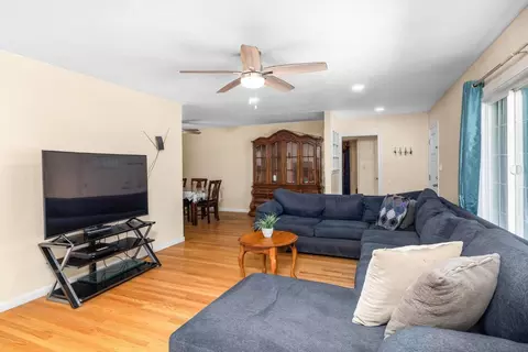 Living - 2120 River Rd, Modesto, CA 95351 photo 2 of 4