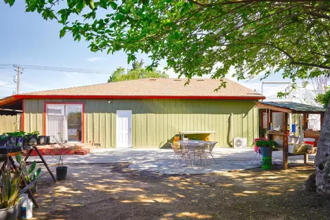 Exterior - 2120 River Rd, Modesto, CA 95351 photo 10 of 13