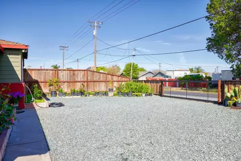 Exterior - 2120 River Rd, Modesto, CA 95351 photo 2 of 13