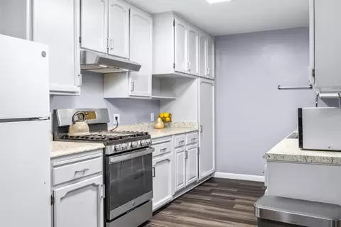 Kitchen - 2120 River Rd, Modesto, CA 95351 photo 3 of 3