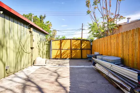 Exterior - 2120 River Rd, Modesto, CA 95351 photo 7 of 13