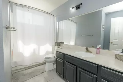Bath - 428 Codington Way, Modesto, CA 95357 photo 3 of 3