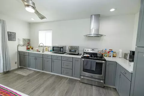 Kitchen - 428 Codington Way, Modesto, CA 95357 photo 3 of 5