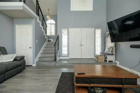 Entry Way - 428 Codington Way, Modesto, CA 95357 photo 2 of 3