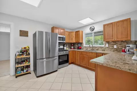 Kitchen - 1835 Sundown Trl, Placerville, CA 95667 photo 2 of 6