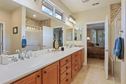 Bath - 2345 Pepper Tree Ln, Manteca, CA 95336 photo 2 of 4