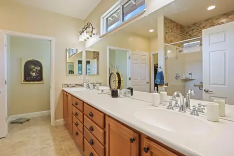 Bath - 2345 Pepper Tree Ln, Manteca, CA 95336 photo 1 of 4