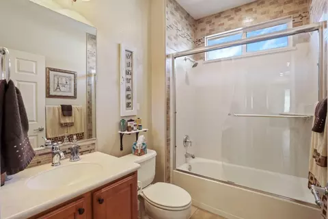 Bath - 2345 Pepper Tree Ln, Manteca, CA 95336 photo 4 of 4